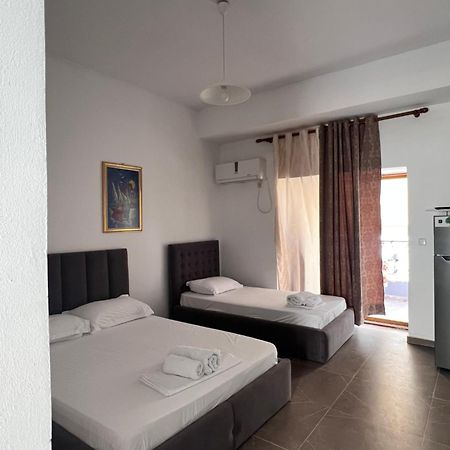 Triple Room Himare Exterior photo