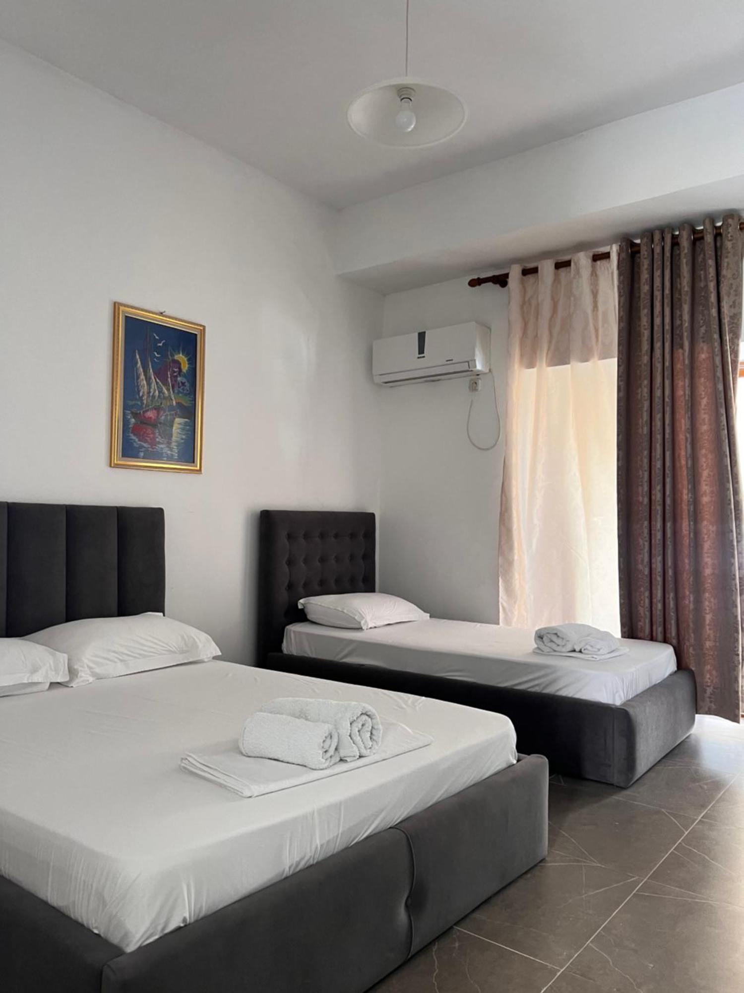 Triple Room Himare Exterior photo